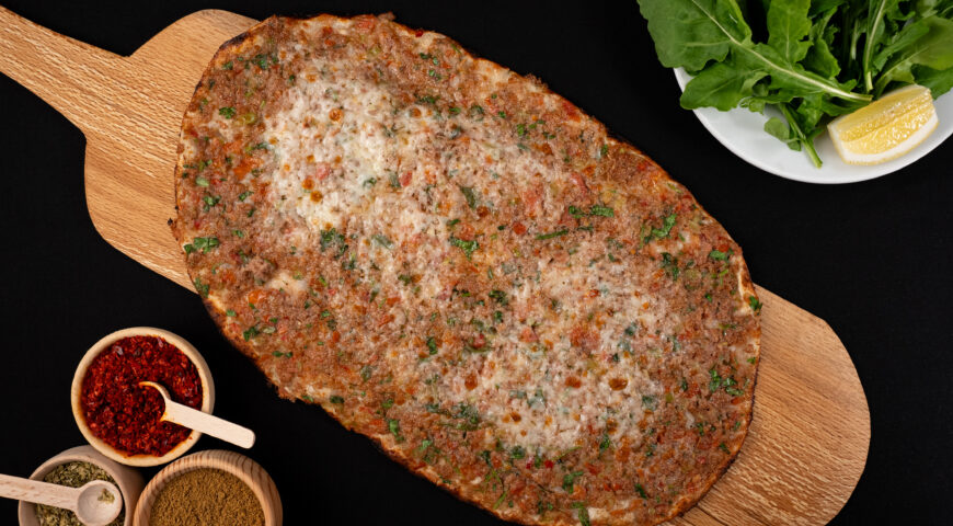 37. Kaşarlı Lahmacun